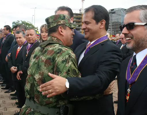 Por su compromiso y apoyo, Superintendente es condecorado por las Fuerzas Militares