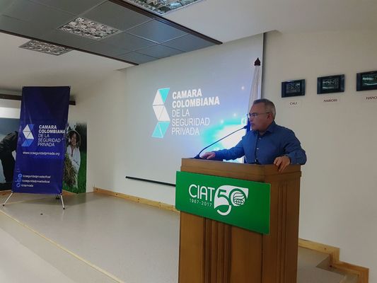 Supervigilancia presente en foro de Innovación y Emprendimiento en Cali